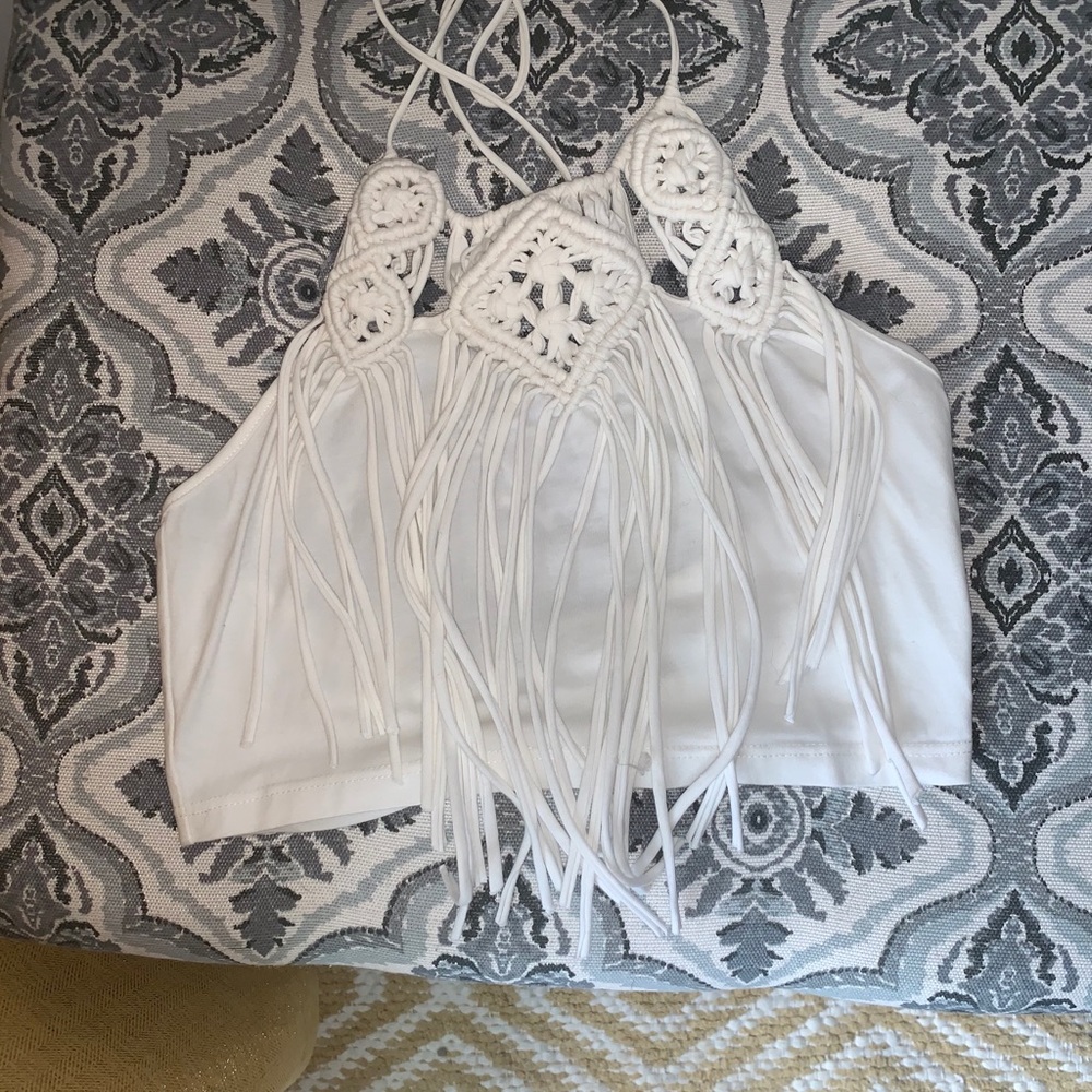 Lulu’s brand new never worn white crop top